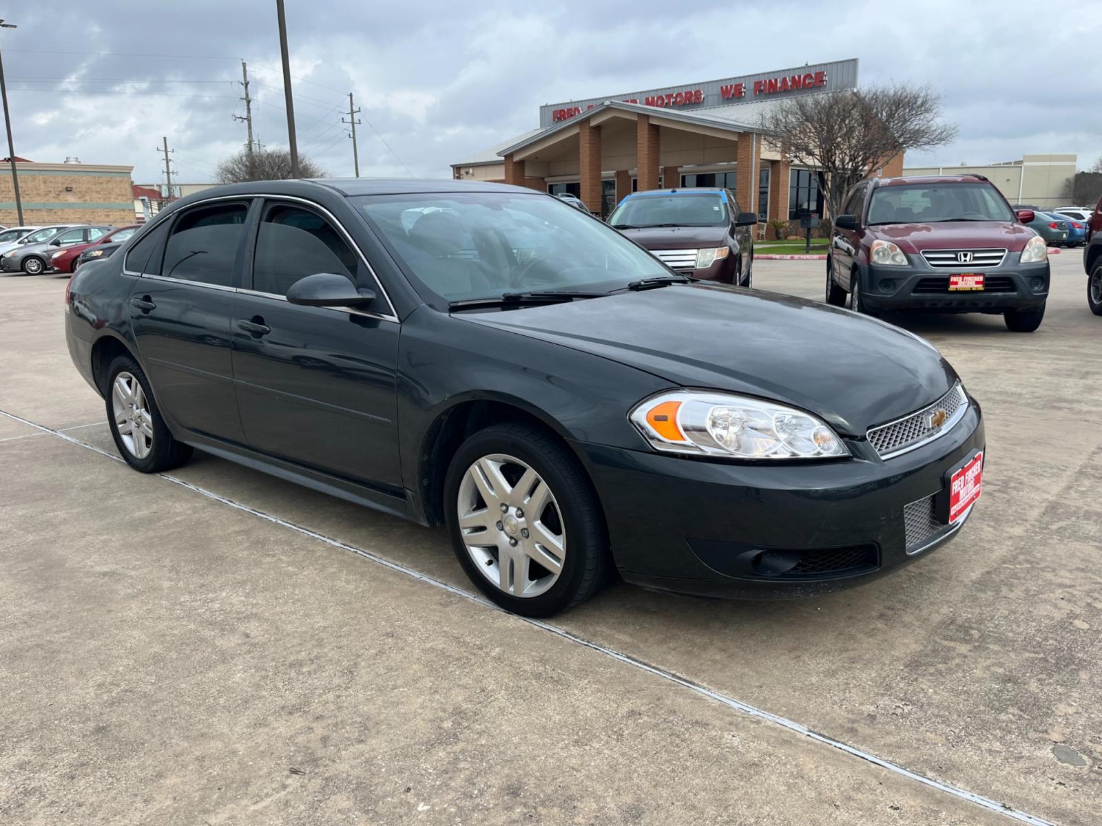 2016 GRAY /gray Chevrolet Impala Limited LT (2G1WB5E32G1) with an 3.6L V6 DOHC 16V FFV engine, 6-Speed Automatic transmission, located at 14700 Tomball Parkway 249, Houston, TX, 77086, (281) 444-2200, 29.928619, -95.504074 - Photo #0